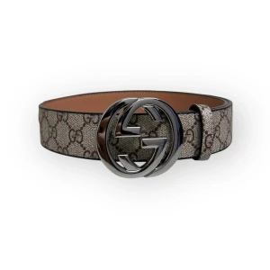 Gucci Bälte - Helt nytt aldrig använt. Storlek 110cm. Kan frakta eller mötas i Haninge. Skriv gärna vid fler frågor, postar alltid inom 24h. (Alla bilder är tagna av mig)