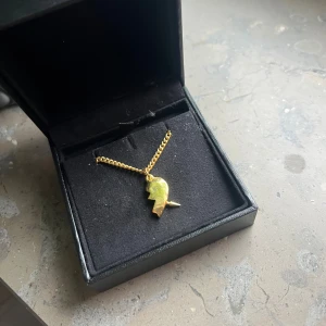 You & Me halsband Maria Nilsdotter - Maria Nilsdotter halsband i superfint skick! Längden på kedjan är 40 cm 🩷 Bara att skriva om ni har frågor ☺️