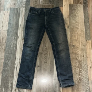 Levis 511  - Säljer ett par Levis 511 W30 L32. De är i ett bra skick och har en lite mer regular passform. Hör gärna av er om det är något.