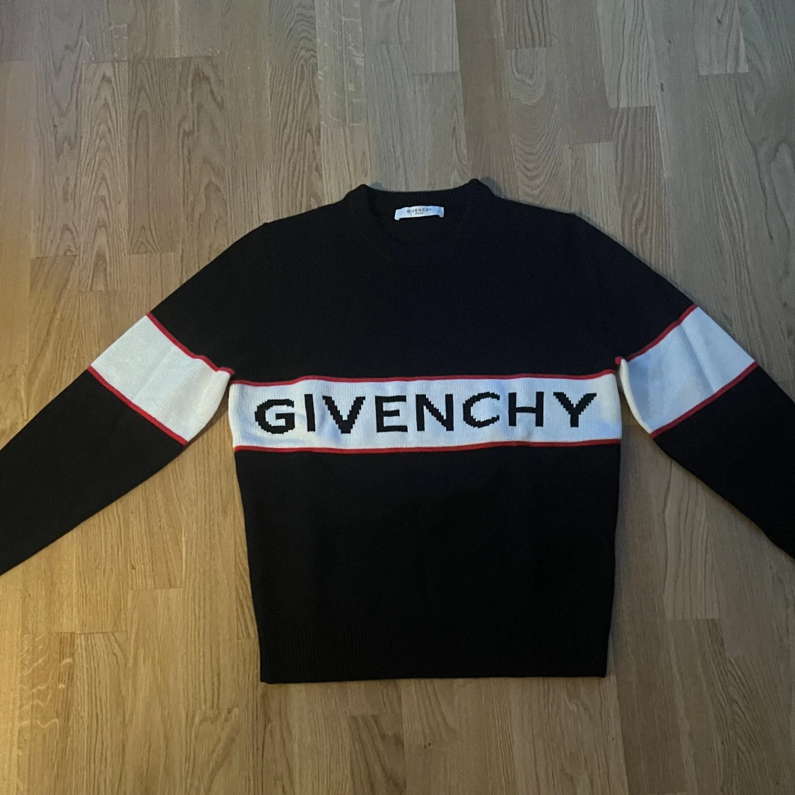 Givenchy Tröja – Klassisk & Stilren
