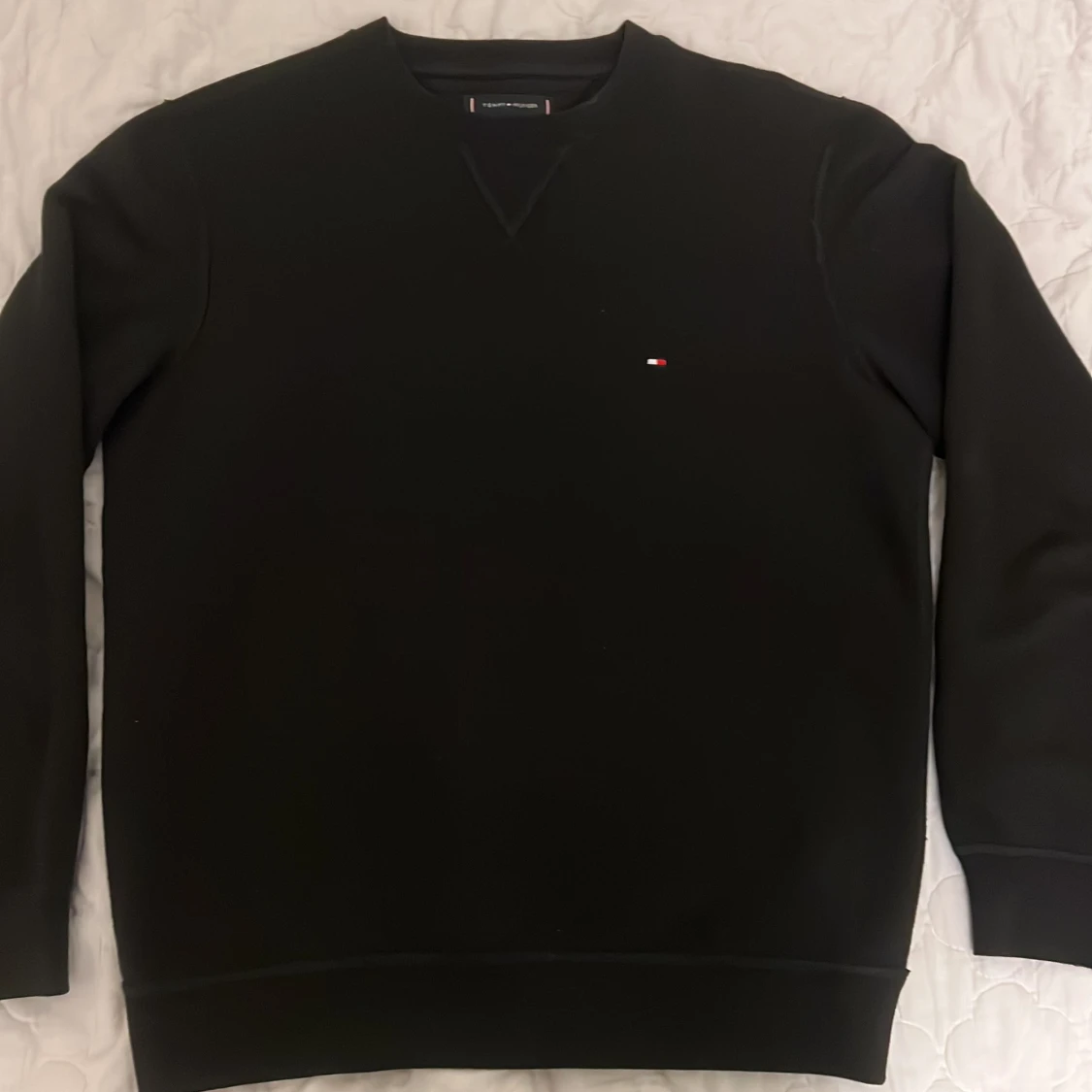 Svart sweatshirt från Tommy Hilfiger