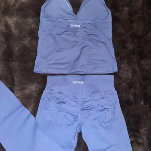 DFYNE sett träning impact  - säljer mitt fina dfyne sett i färgen cove, modell impact, storlek S, inga defekter helt i nyskick💕🫶🏽 kom gärna med rimliga prisförslag 🥹🙏