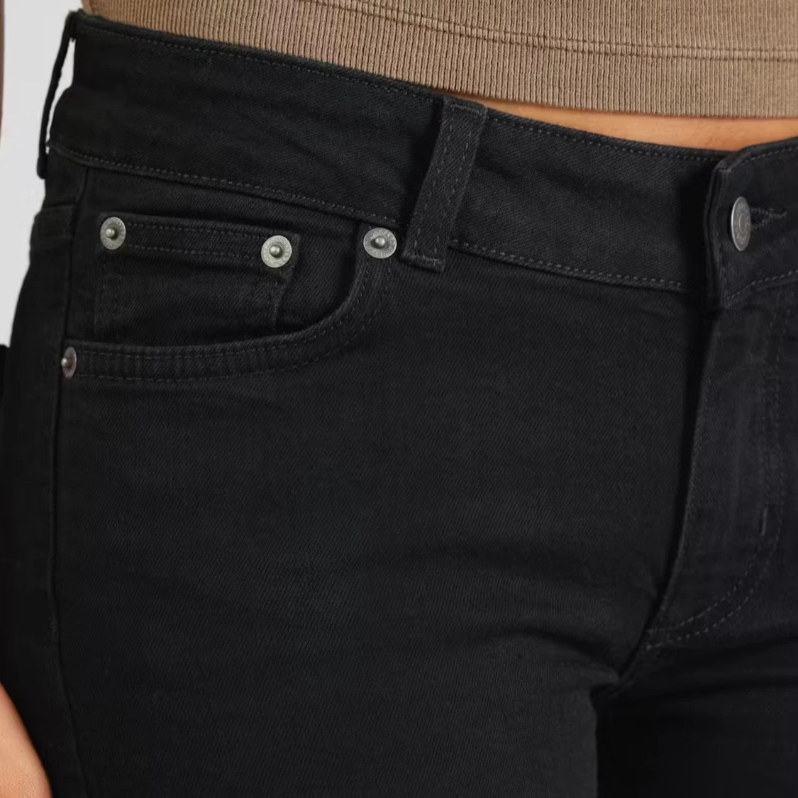Svarta bootcut jeans med låg midja 