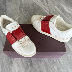 Valentino Open skor  - Valentino Open skor - Använda fåtal gånger - Tillbehör: Valentino dustbag - Nypris: 6000kr - TrendWardrobe