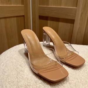 Beige sandaletter - genomskinliga - Vackra sandaletter i storlek 38, kommer inte till användning🫧