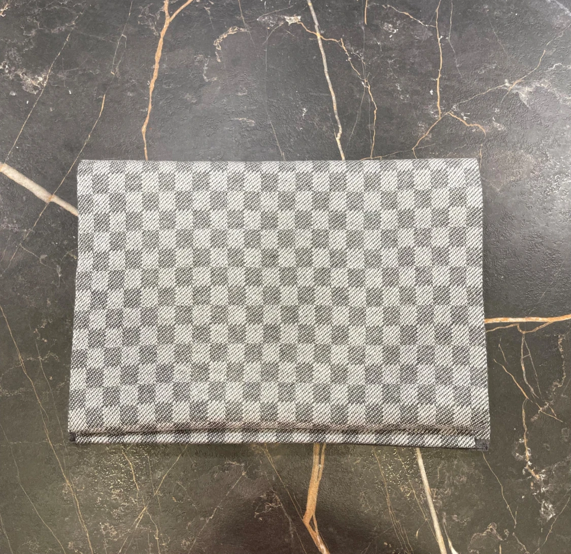 Grå rutig Louis Vuitton mössa och halsduk  - 4