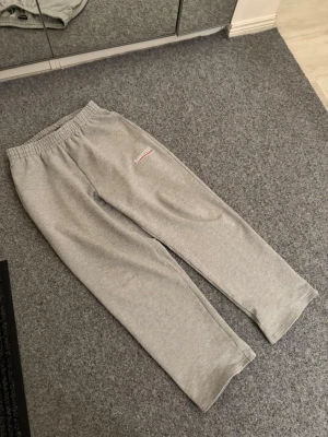Balenciaga gray baggy sweatpants -M - Real Balenciaga baggy sweatpants, they fit baggy and sit on top of the shoe very nicely. Couple times worn but no stains or flaws whatsoever. Bought on Vinted with item verification so receipt is available via DM. Could be worn by men or even women.