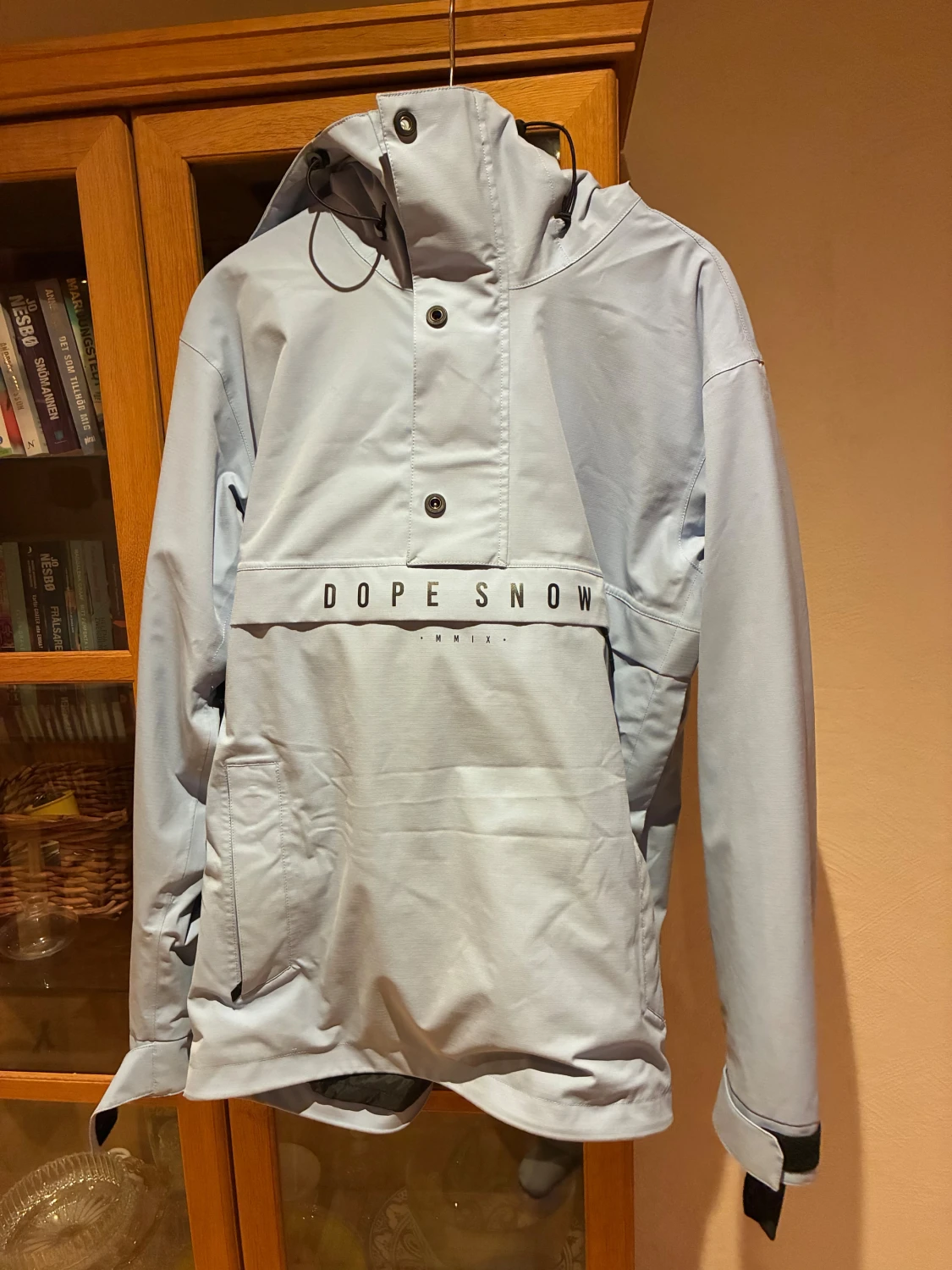 Ljusblå skidjacka från Dope Snow