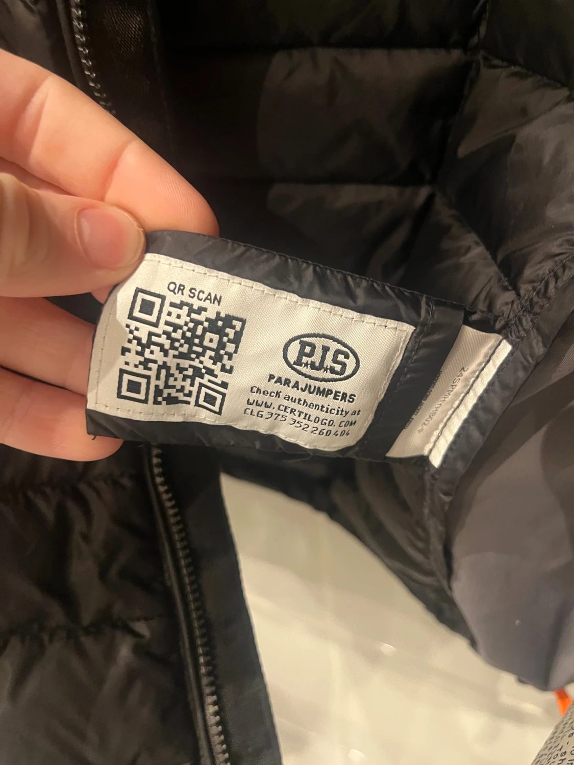 Svart pufferjacka från Parajumpers - 3