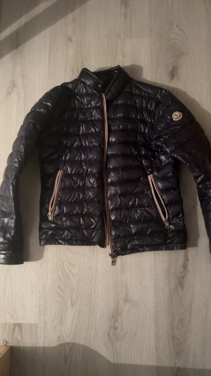 Moncler Daniel - Mörkblå Moncler Daniel i size 2 (S/M) 