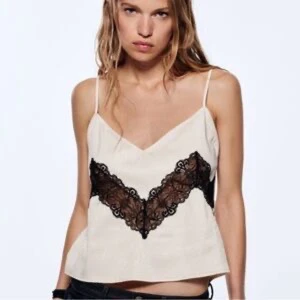 satin topp med spets från zara - jättefin men kommer inte till användning 🥹🥹🥹💖💖