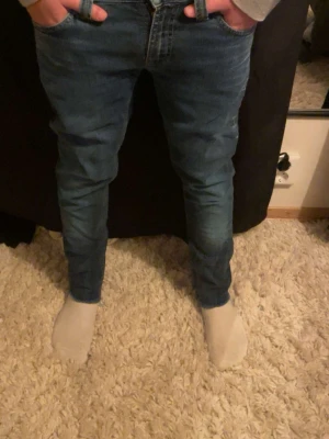 Nudie jeans - Tja säljer dessa as feta nudie jeans. Strl 27/34 OBS! Avklippta längst ner