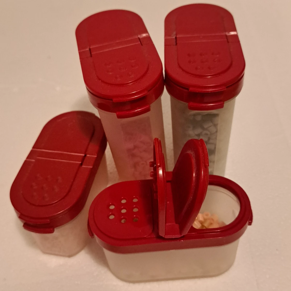Pärlor i Tupperware krydd burkar - 4