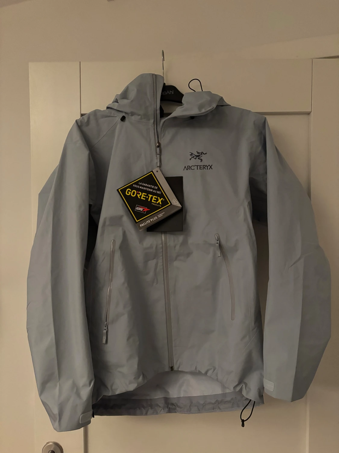 Ljusblå Arc'teryx Beta LT Gore-Tex jacka