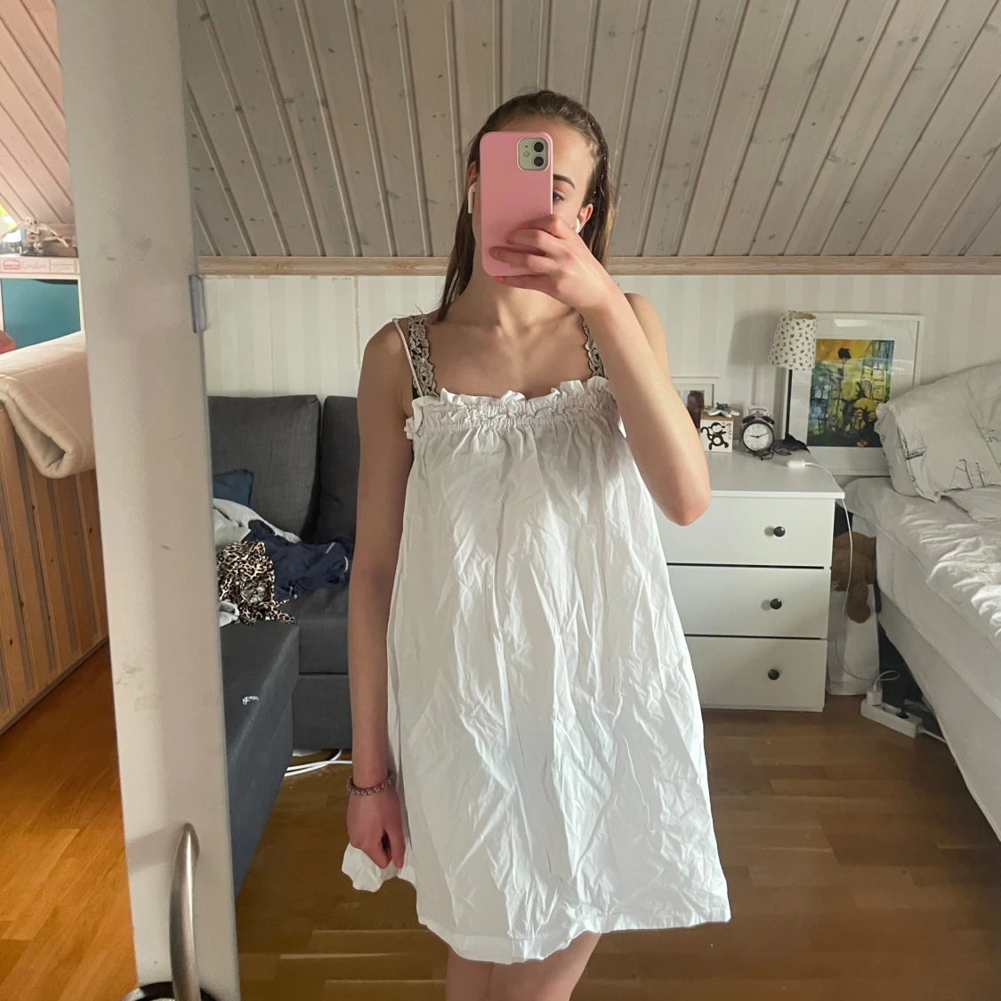 Vit axelbandslös klänning från H&M