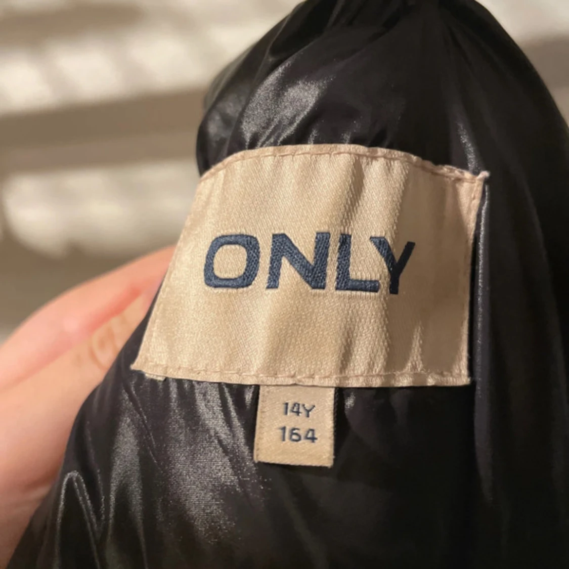 Svart pufferjacka från ONLY - 4