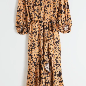 Blommig långklänning från & Other Stories - Silke klänning orginalpris 1300