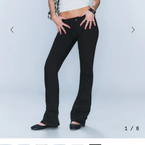 Cheap Monday jeans  - Slutsålda cheap monday jeans från weekday. Helt nya endast provade då de va för långa🥰 jag är 165 storlek 26/32 färgen black top rinse 