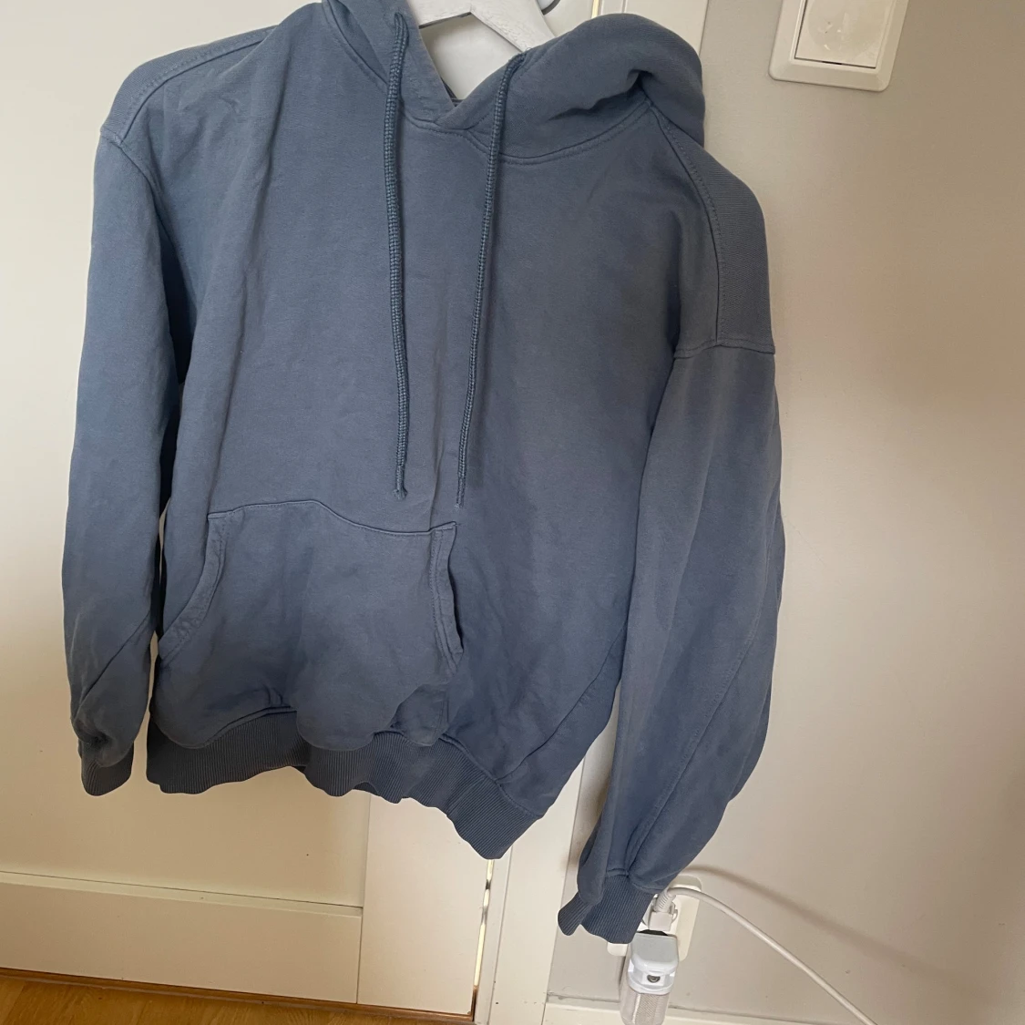 Blå hoodie från Vailent i storlek S
