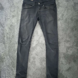 Dondup George - Dondups i storlek 30 grå/svarta