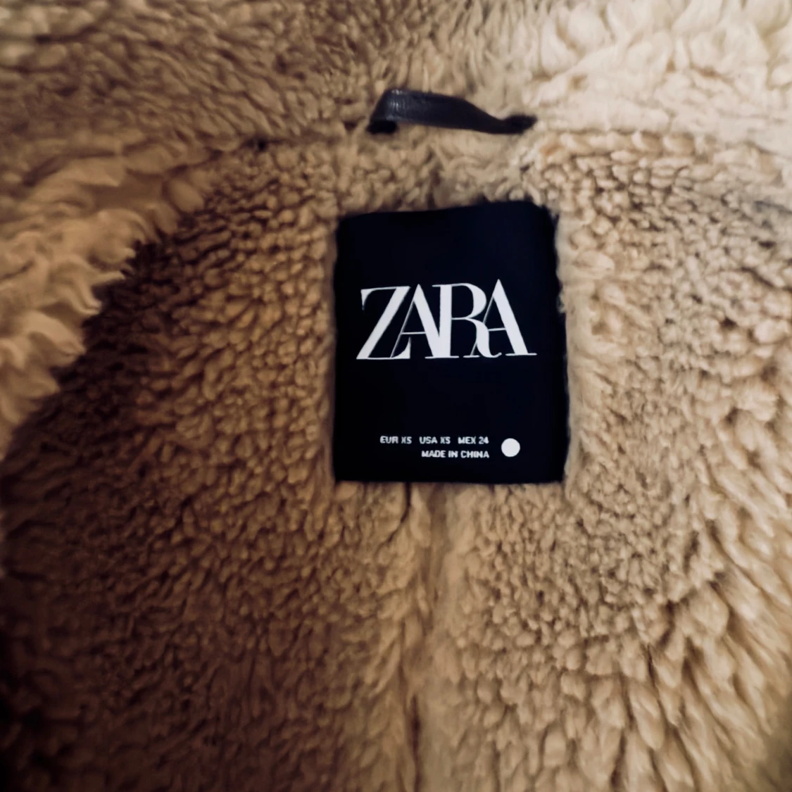 Brun teddyjacka från Zara XS - 1