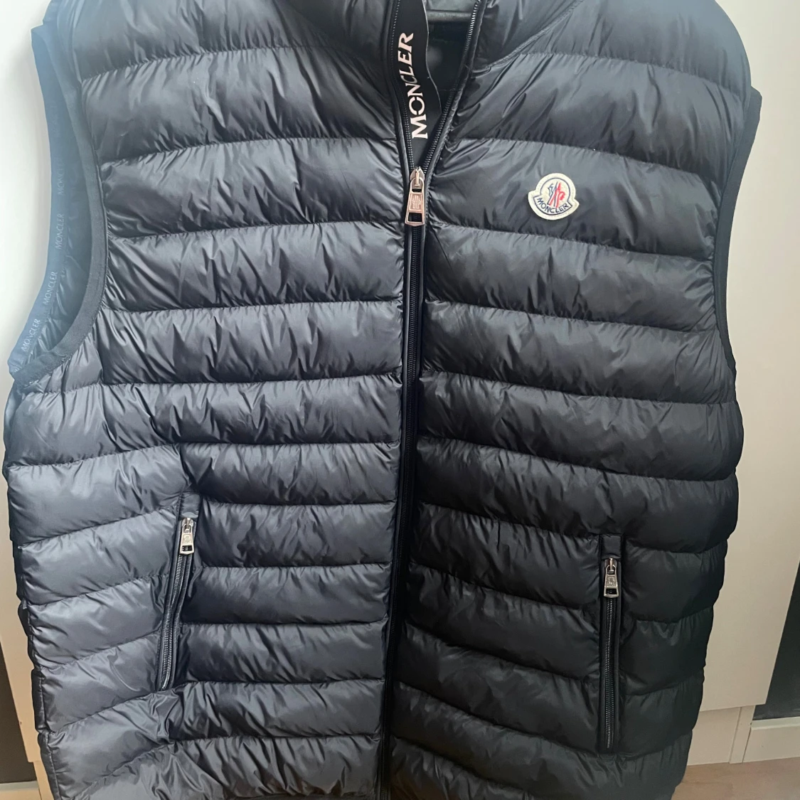 Svart dunväst från Moncler storlek 6