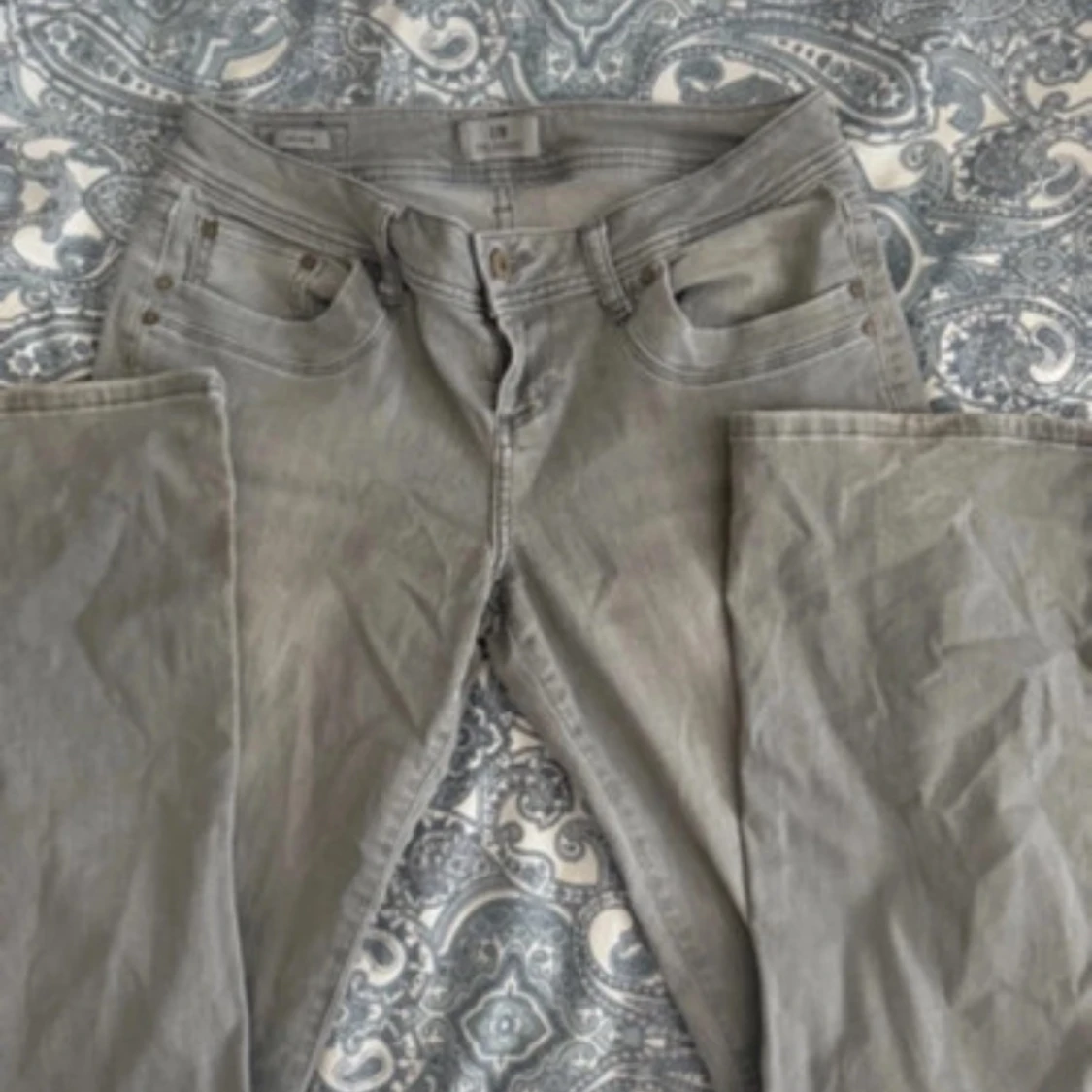 Gråa ltb jeans med låg midja - 1