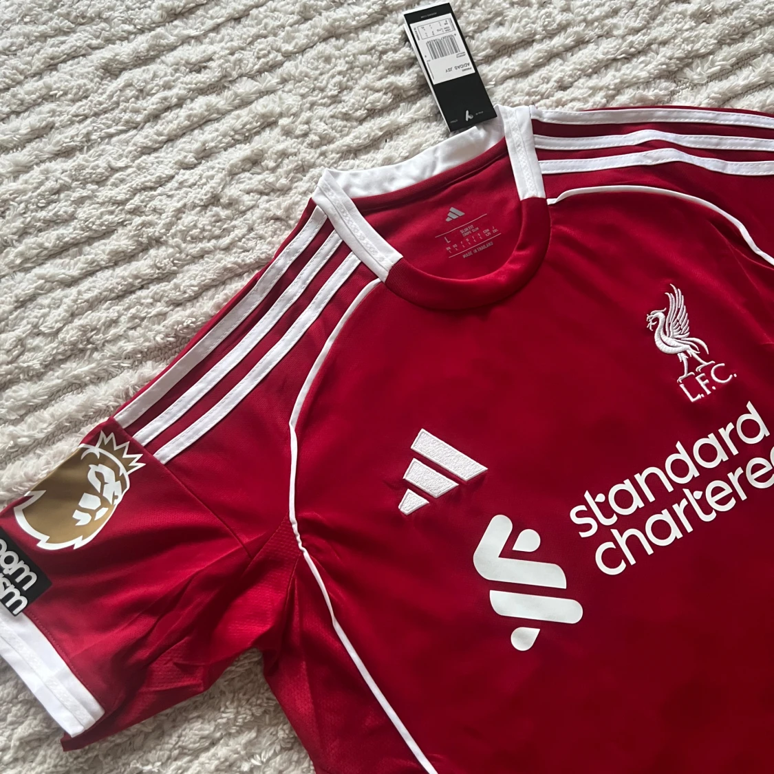 Isak home Liverpool jersey 25/26 - 2