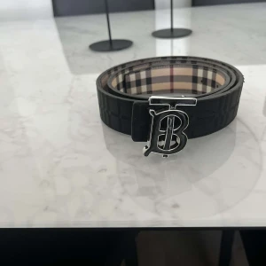 Svart bälte men silver lågan  - Helt ny storlek 110cm