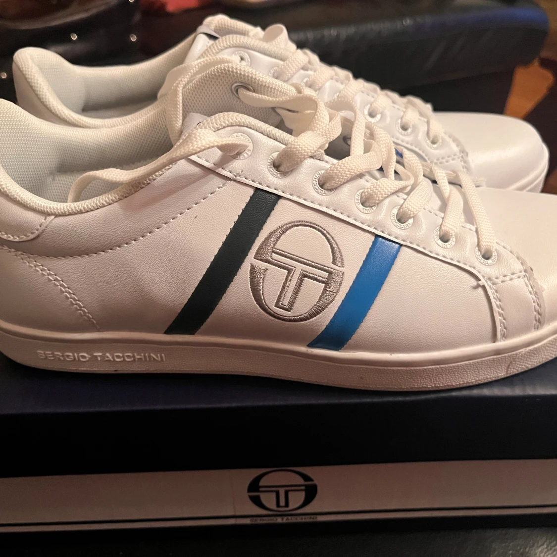 Vita sneakers från Sergio Tacchini