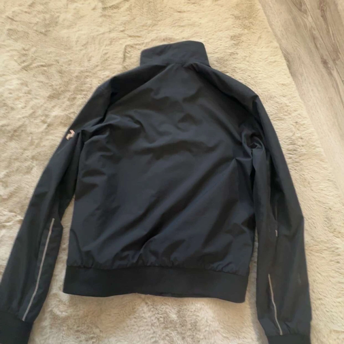 Svart vindjacka Peak Performance - 1