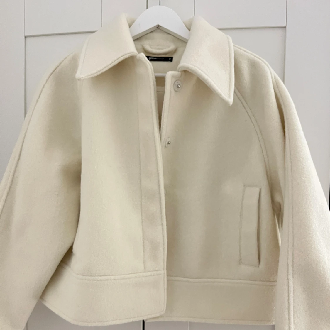 Vit ulljacka med knappar - 1