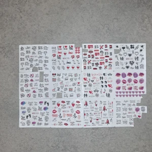 Nagelstickers med kärlekstema  - Flera ark med nagelstickers i svart, rött och rosa med motiv som hjärtan, läppar, texter som 'love', 'kiss', 'magic' och små illustrationer. Perfekt för att dekorera naglarna med unika och trendiga detaljer. Passar både korta och långa naglar. (Anvãnds med vatten) 