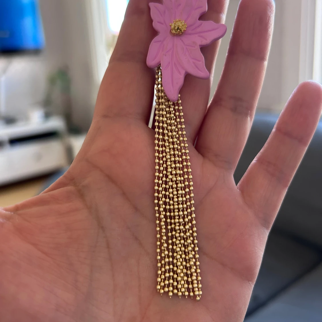 Rosa blommiga örhängen med guldkedjor - 2