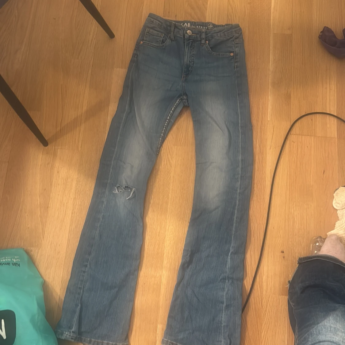 Blå bootcut jeans från LAB Industries - 1