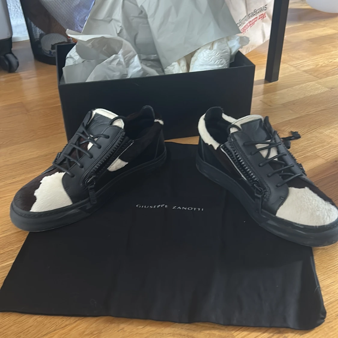 Giuseppe Zanotti sneakers med pälsdetaljer - 3