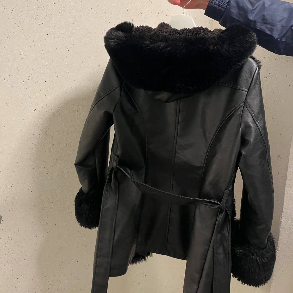 Svart pälsfodrad jacka Giorgia Fashion