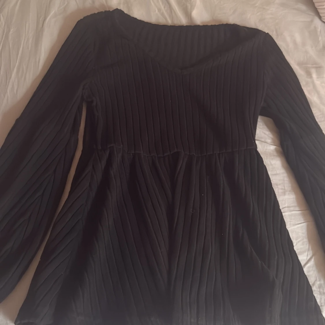 Svart ribbad långärmad blus - 1