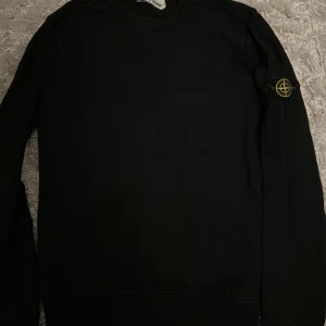 Stoneisland hoodie - Säljer min stoneisland hoodie Skick:9/10 Storlek: 14 år