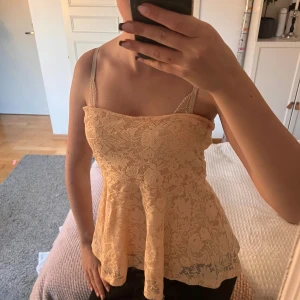 Ljusrosa spets tubtopp - Säljer en jätte söt tub topp, säljer då den inte används längre❣️