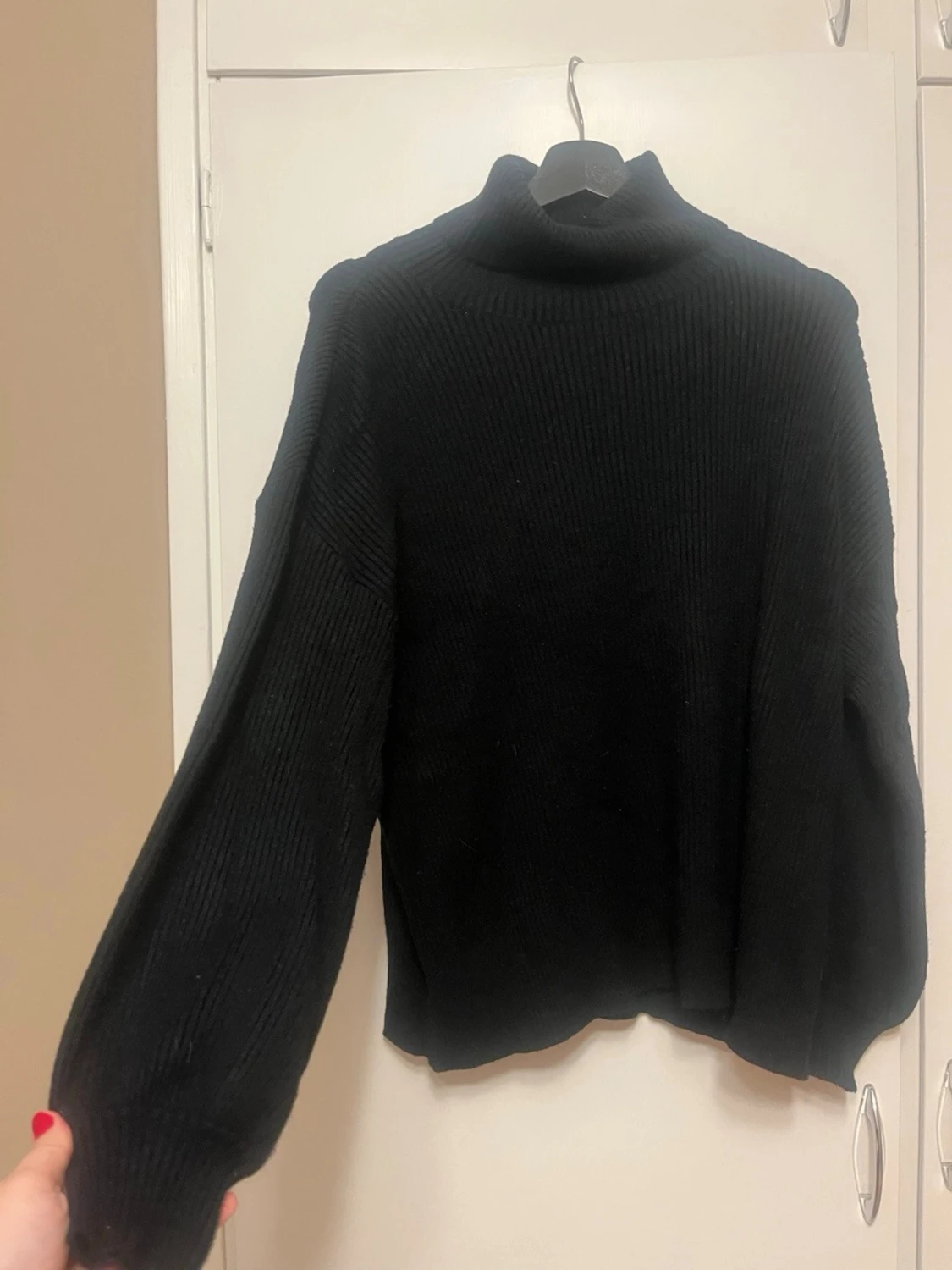 Stickad tröja med halvpolo - 1