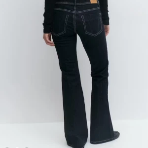 Ultra low waist jeans från Gina tricot  - Säljer dessa supersnygga ultra low waist jeansen från Gina tricot i superbra skick!