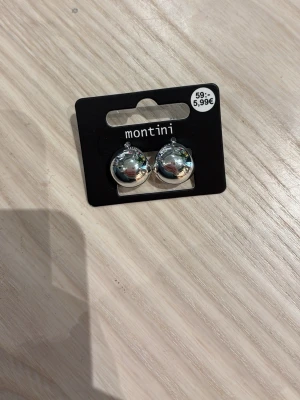 Silver örhängen! - Helt nya oanvända örhängen från ur och Penn! Perfekta för en liten detalj i vardagen!❤️