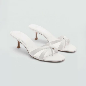 klackakor  - klackar från Mango men köpte på plick 🤍 aldrig använda endast testade, prislapp kvar på skorna (ej box).säljs pga dom va för små 