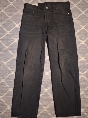 Hm loose jeans 30/32 - Hm jeans i storlek 30/32 loose fit
