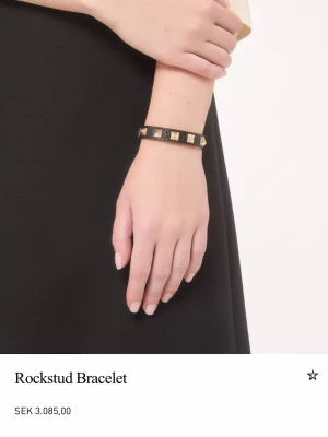 Valentino armband  - Aldrig andvönt! Nypris 3085 säljer för 2300💞