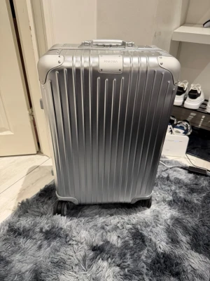 Rimowa silver suitcase 26 inch - Brand new with no defects. Original, Please send an offer :)
