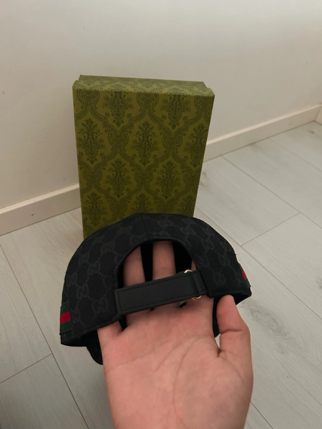 Svart gg keps med box  - 2