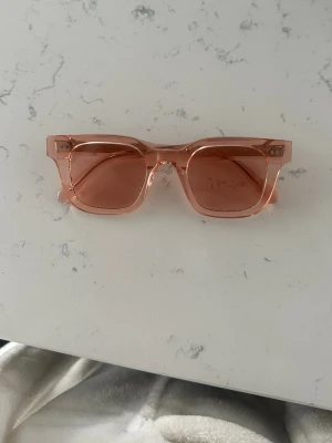 Chimi solglasögon  - As snygga rosa chimi solglasögon, köpa i deras butik i Stockholm💕Använda en vecka utomlands men inte mer. Nypris 1400🩷Modell: 04 och färg: Pink 