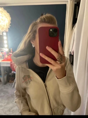 Peak zip up  - Säljer då den inte kommer till användning 💕